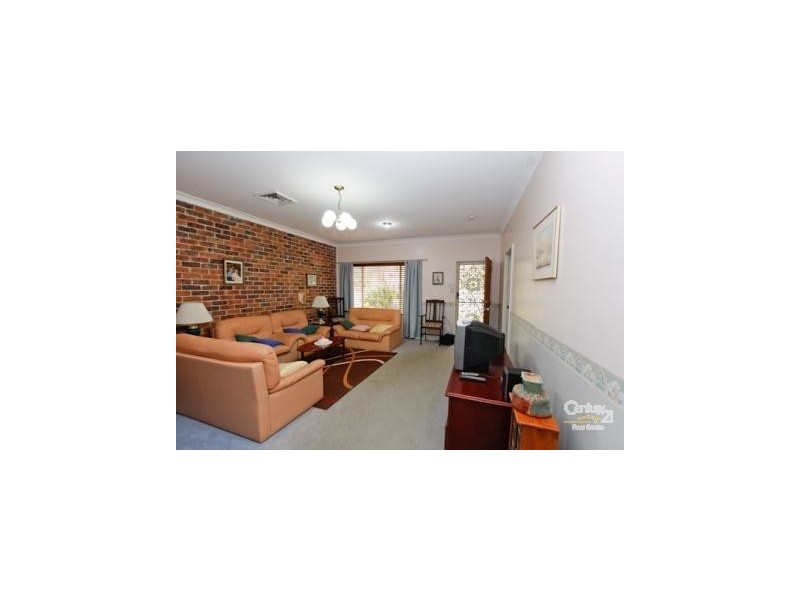 19 Trafalgar Crescent, Valentine NSW 2280