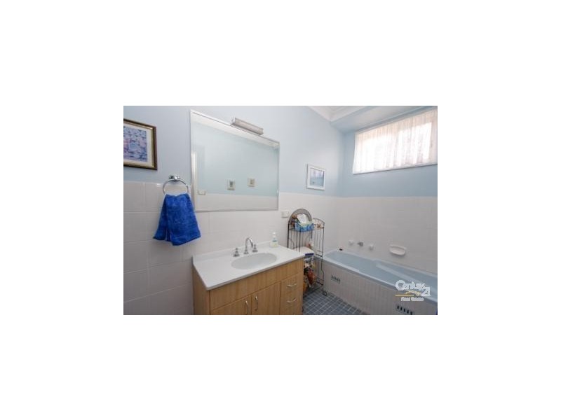 19 Trafalgar Crescent, Valentine NSW 2280