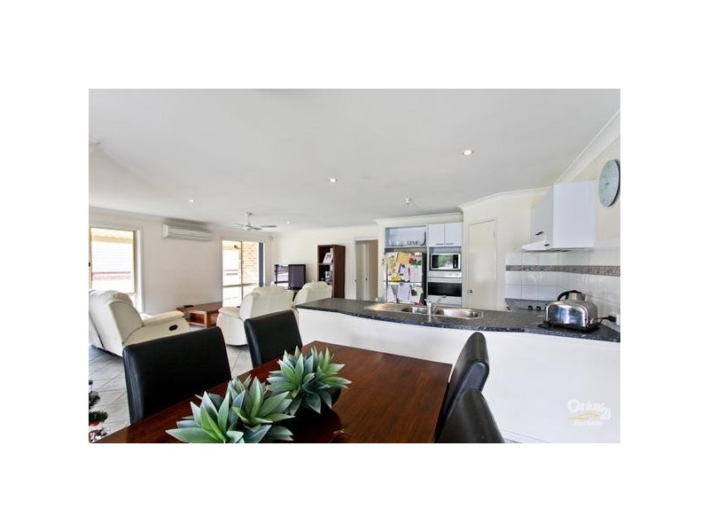 10 Nursery Grove, Mount Hutton NSW 2290
