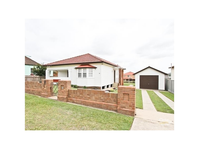 15 First Street, Booragul NSW 2284