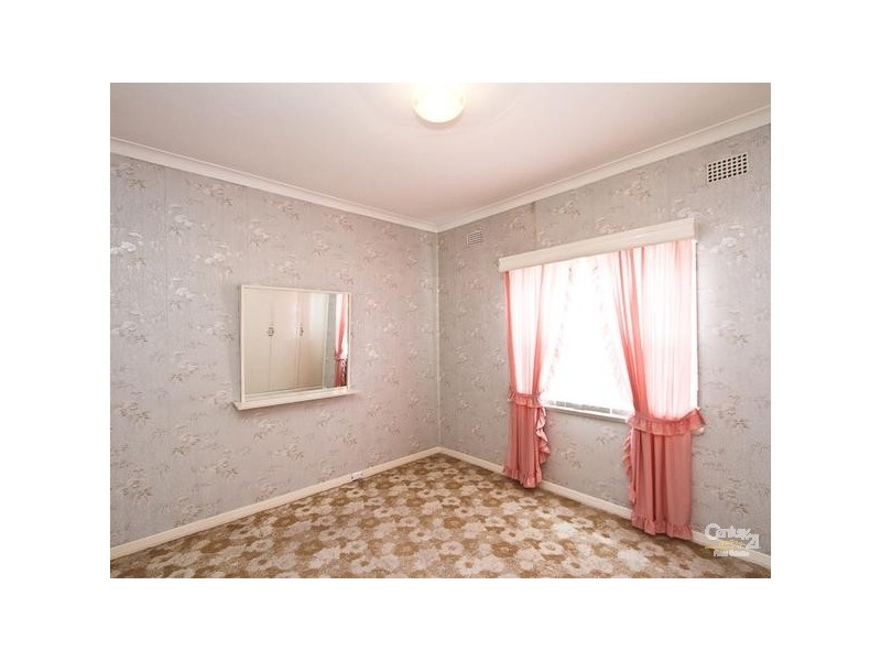 15 First Street, Booragul NSW 2284