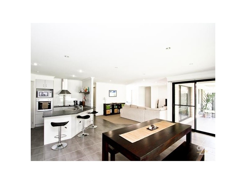 16A Tofino Close, Pelican NSW 2281