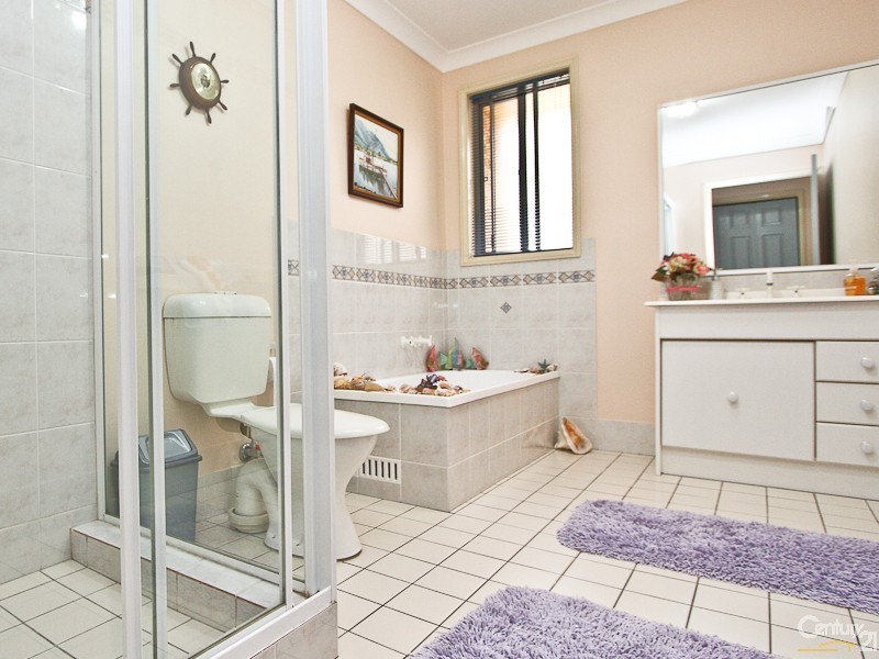 1/32 Boatmans Row, Eleebana NSW 2282