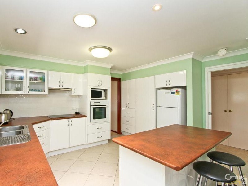 4 Trafalgar Crescent, Valentine NSW 2280