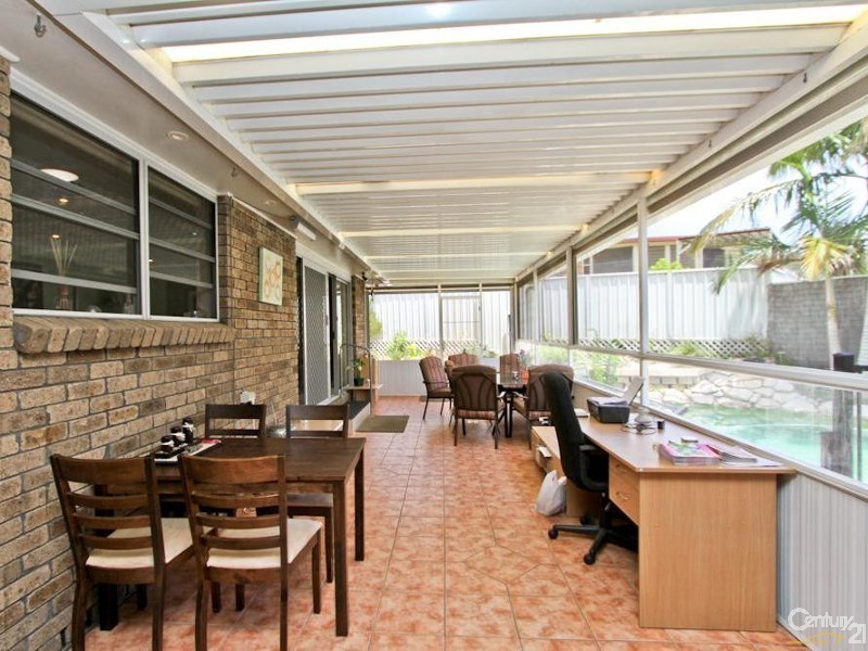 4 Trafalgar Crescent, Valentine NSW 2280