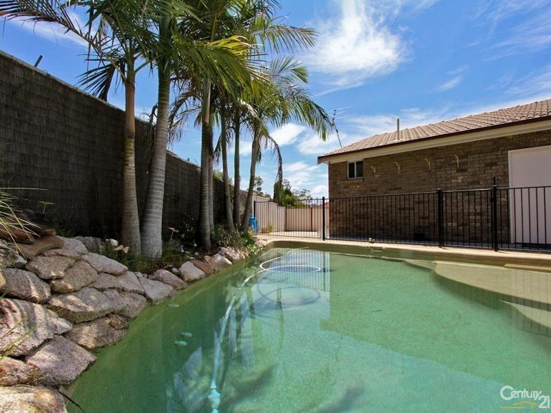4 Trafalgar Crescent, Valentine NSW 2280