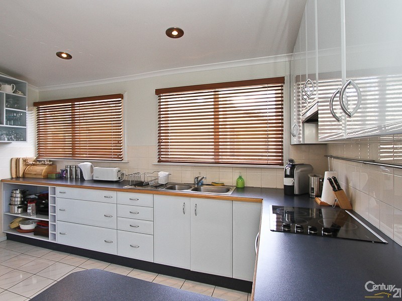 15 Alder Crescent, Gateshead NSW 2290