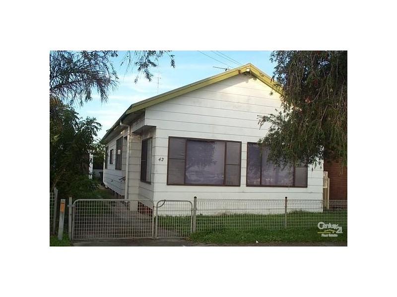 42 Brooks Parade, Belmont NSW 2280