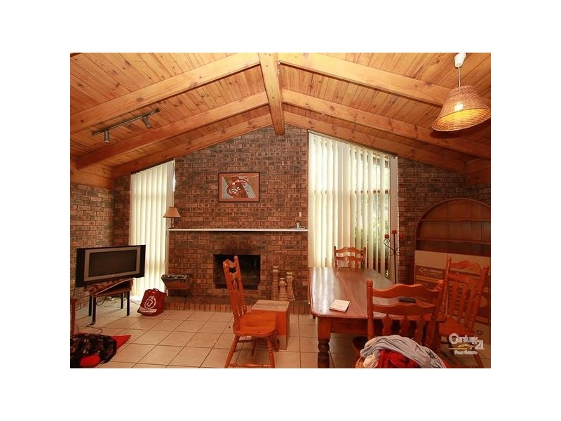 45 Ian Street, Eleebana NSW 2282