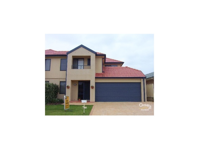2/18 Geraldton Drive, Redhead NSW 2290