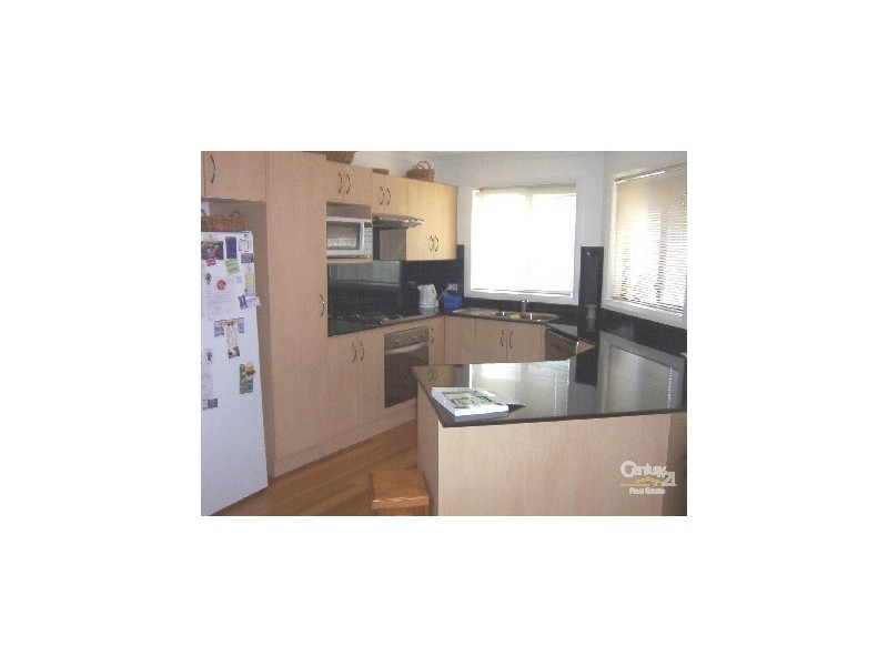 2/18 Geraldton Drive, Redhead NSW 2290