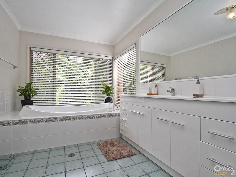 18 Darjamur Close, Tingira Heights NSW 2290