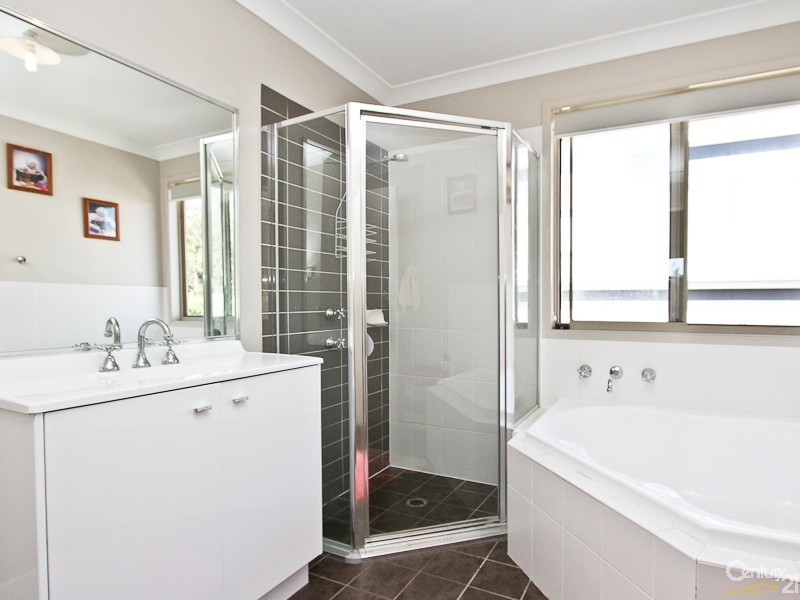 27 The Hill, Valentine NSW 2280