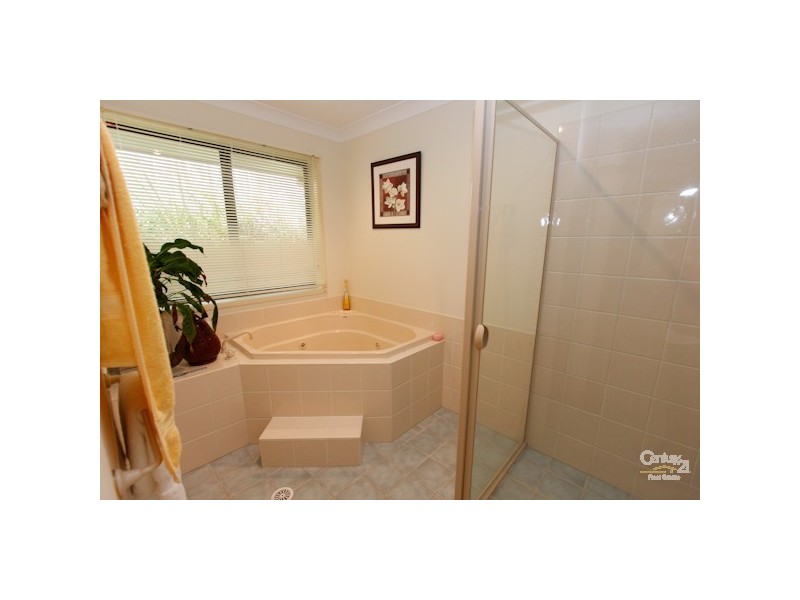 17 Halyard, Belmont NSW 2280