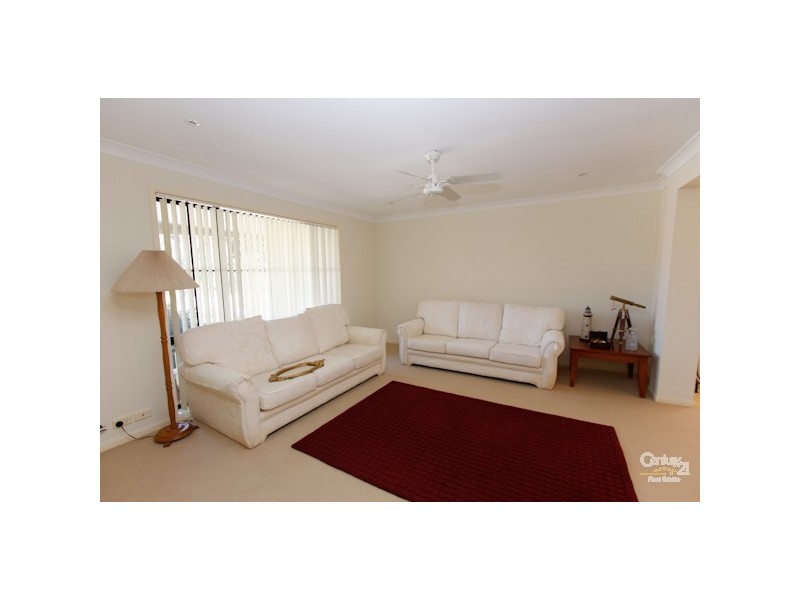 17 Halyard, Belmont NSW 2280