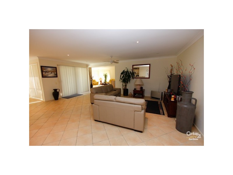 17 Halyard, Belmont NSW 2280