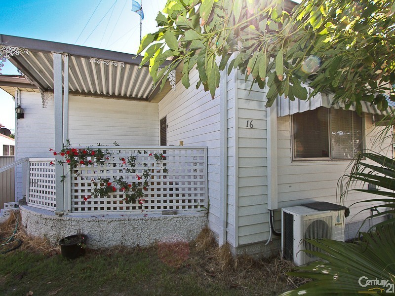16 Beach Street, Belmont South NSW 2280