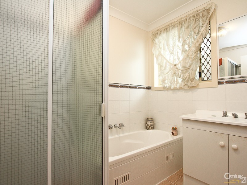 17/4 Cowmeadow, Mount Hutton NSW 2290