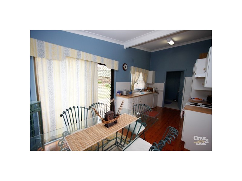 4 Andrew Rd, Valentine NSW 2280