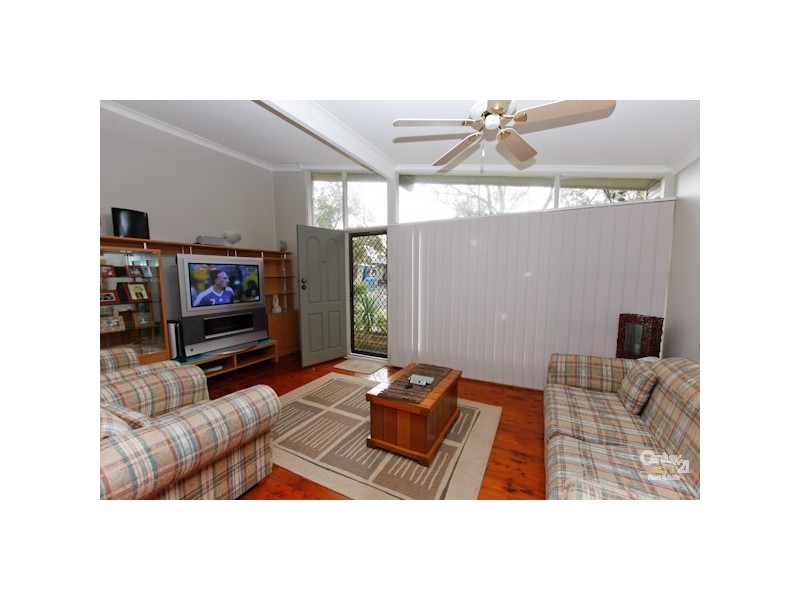 4 Andrew Rd, Valentine NSW 2280