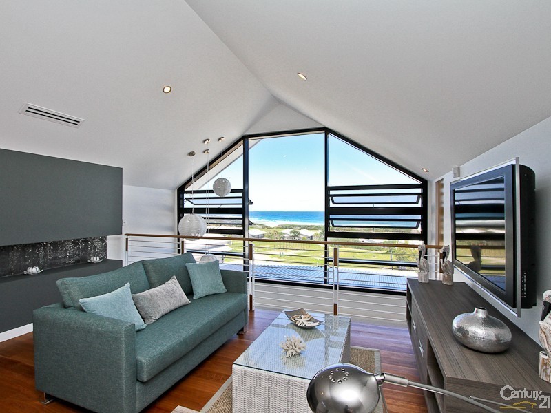 16 Seaside Circuit, Caves Beach NSW 2281