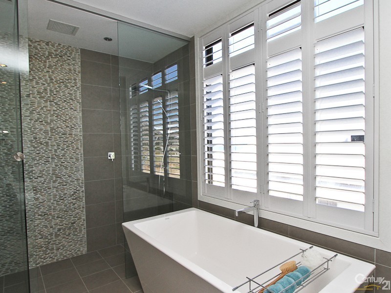 16 Seaside Circuit, Caves Beach NSW 2281