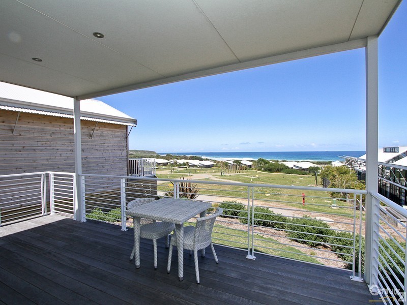 16 Seaside Circuit, Caves Beach NSW 2281