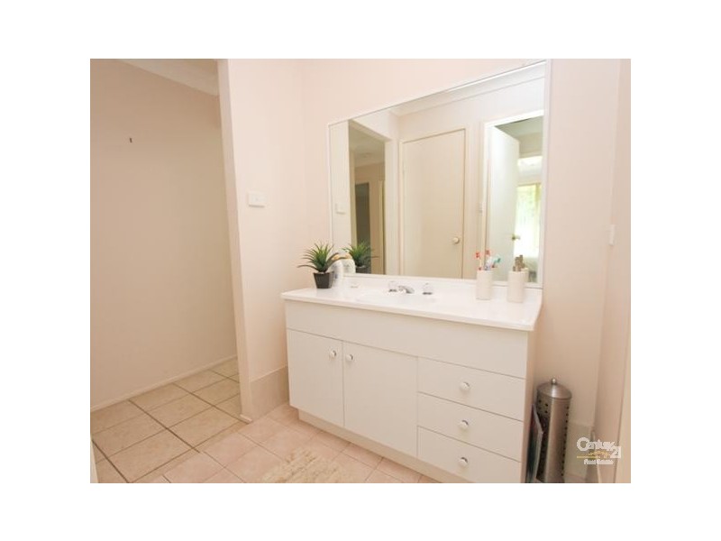 2 Gleeson Crescent, Eleebana NSW 2282