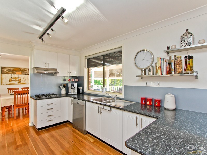 4 Hillview Crescent, Macquarie Hills NSW 2285