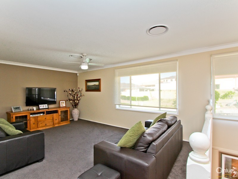 4 Hillview Crescent, Macquarie Hills NSW 2285