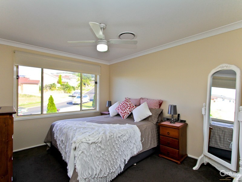 4 Hillview Crescent, Macquarie Hills NSW 2285