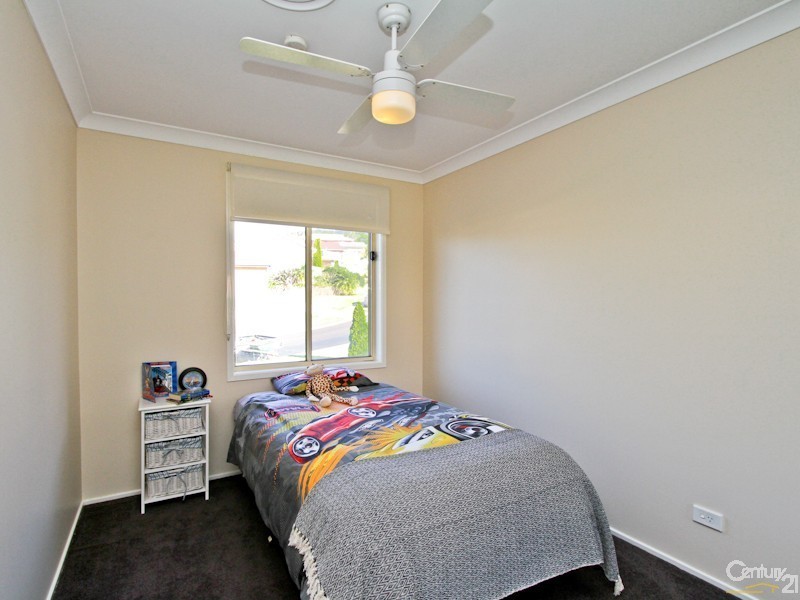 4 Hillview Crescent, Macquarie Hills NSW 2285