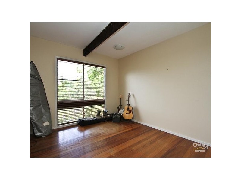 21 Lindsay Ave, Valentine NSW 2280