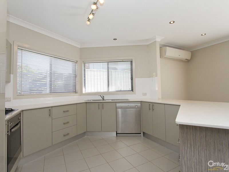 8 Siloam Drive, Belmont North NSW 2280