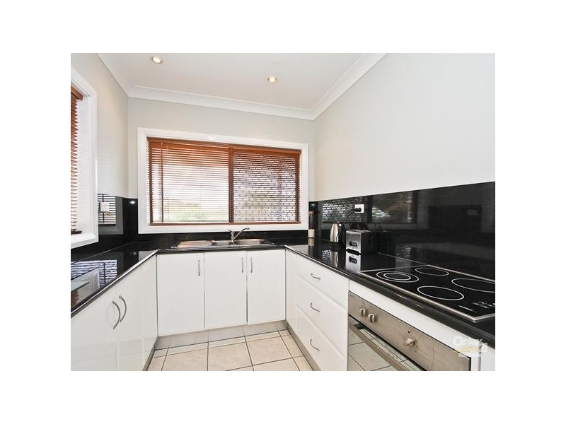 2 Eleebana Road, Eleebana NSW 2282