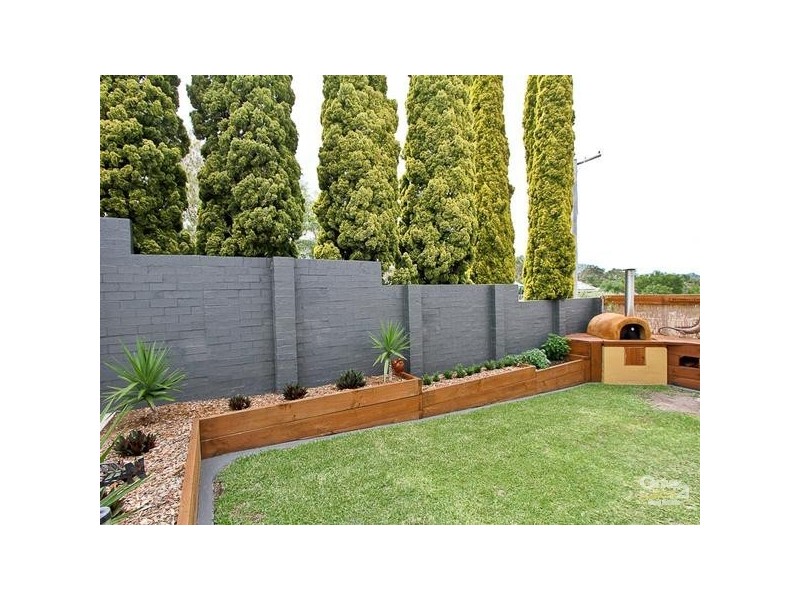 2 Eleebana Road, Eleebana NSW 2282