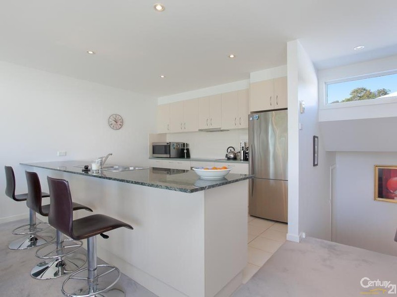 2/40 Allambee Place, Valentine NSW 2280