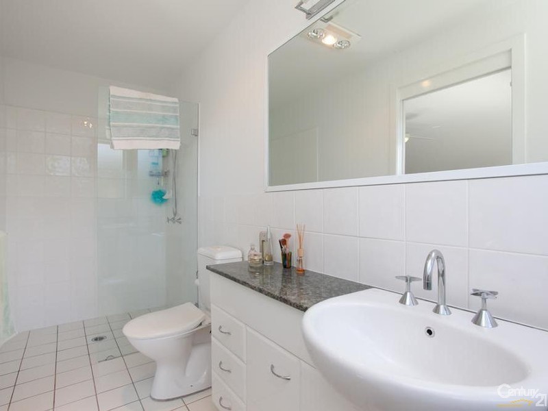 2/40 Allambee Place, Valentine NSW 2280