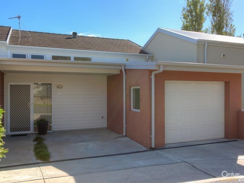 2/40 Allambee Place, Valentine NSW 2280