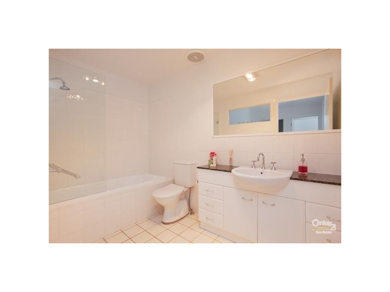 2/40 Allambee Place, Valentine NSW 2280