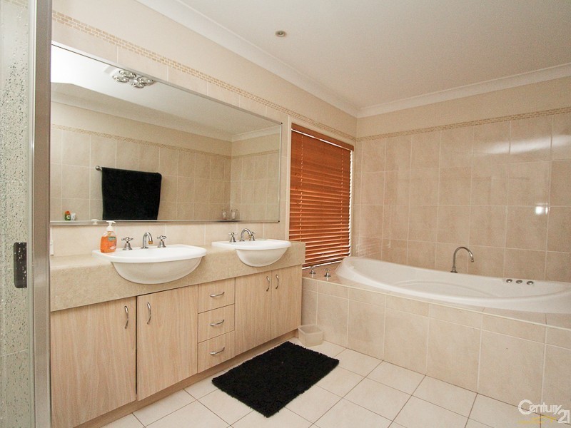 8 Kains Square, Cameron Park NSW 2285