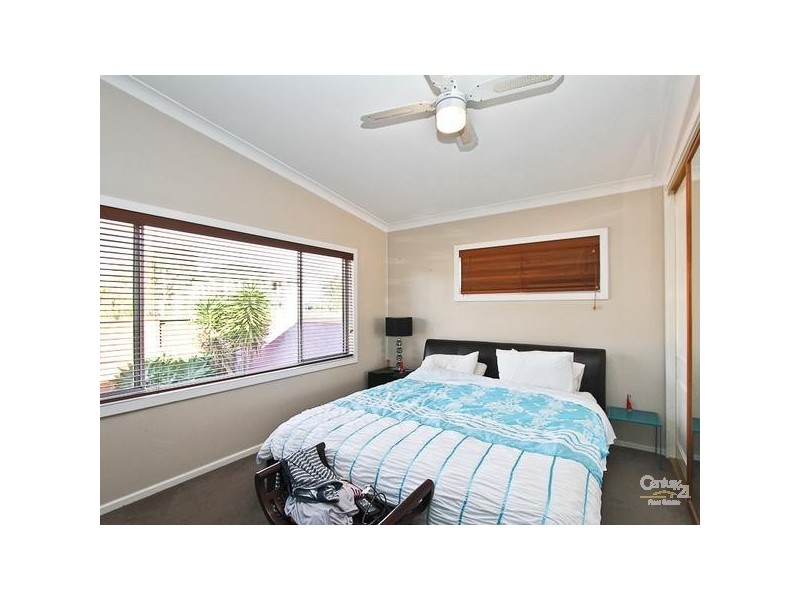 15 Robert Street, Belmont South NSW 2280