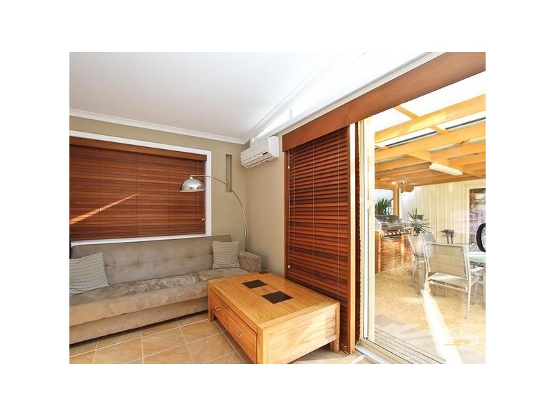 15 Robert Street, Belmont South NSW 2280