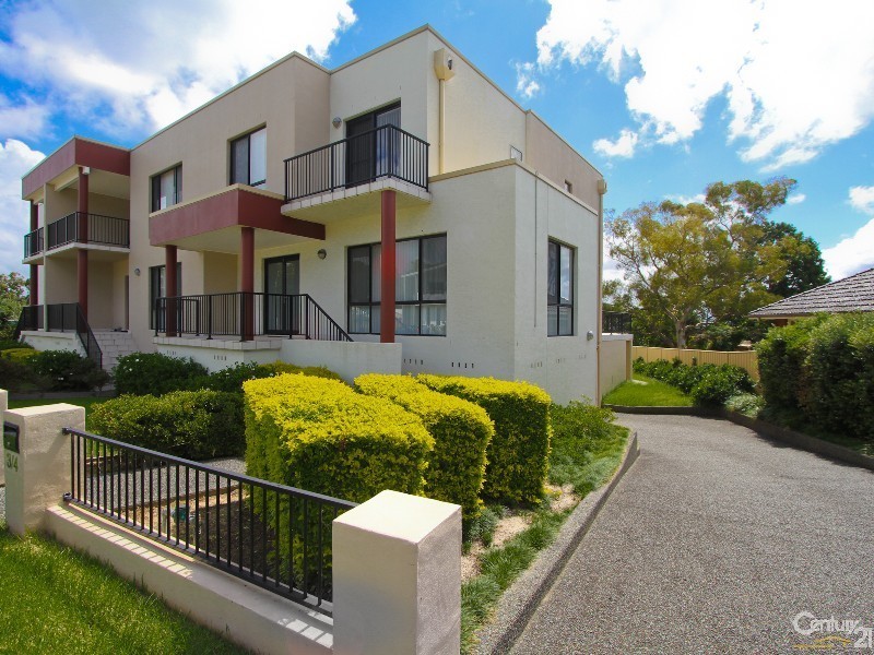 3/4  Berringar Road, Valentine NSW 2280
