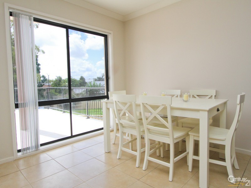 3/4  Berringar Road, Valentine NSW 2280