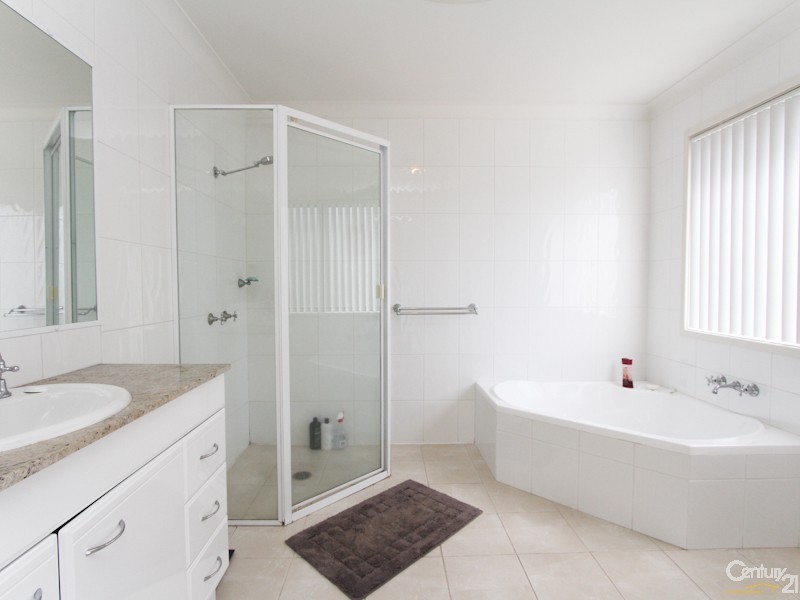 3/4  Berringar Road, Valentine NSW 2280