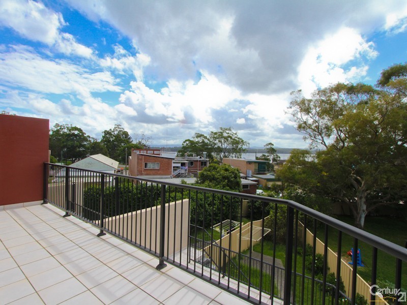 3/4  Berringar Road, Valentine NSW 2280