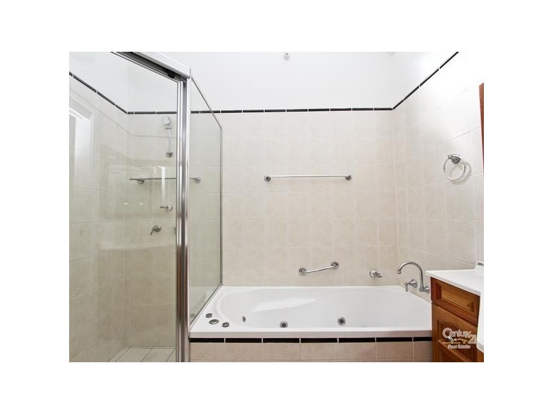 33 Lindsay Avenue, Valentine NSW 2280