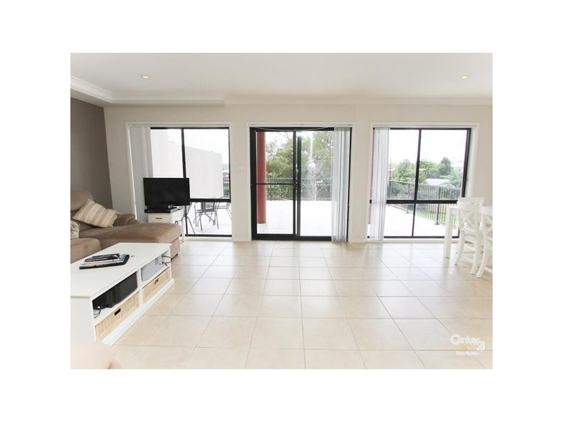 3/4 Berringar Rd, Valentine NSW 2280