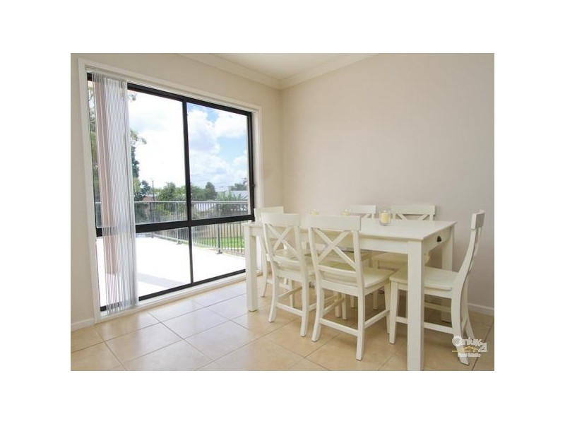 3/4 Berringar Rd, Valentine NSW 2280